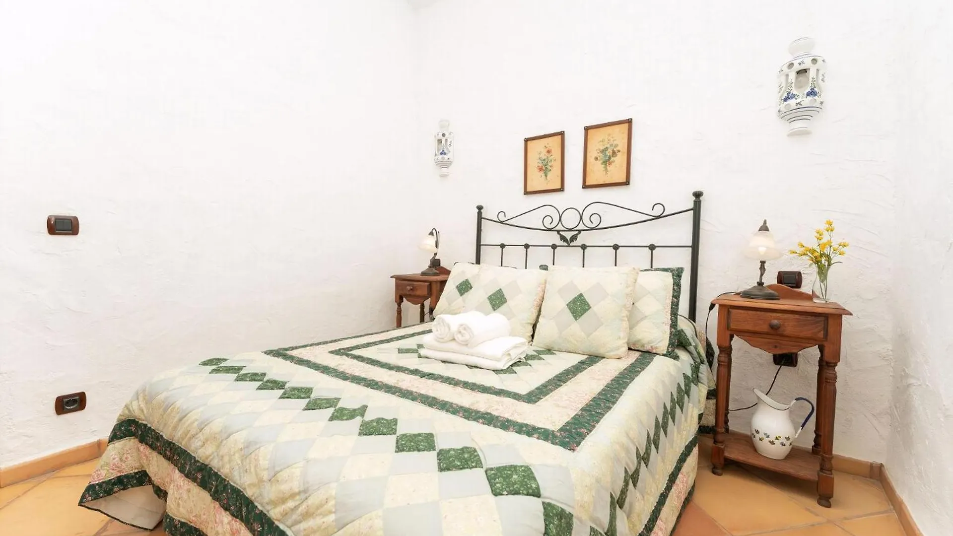 Geraeumiges Ferienhaus Casa Verde Fuer Zwei Personen Charco del Pino Spain