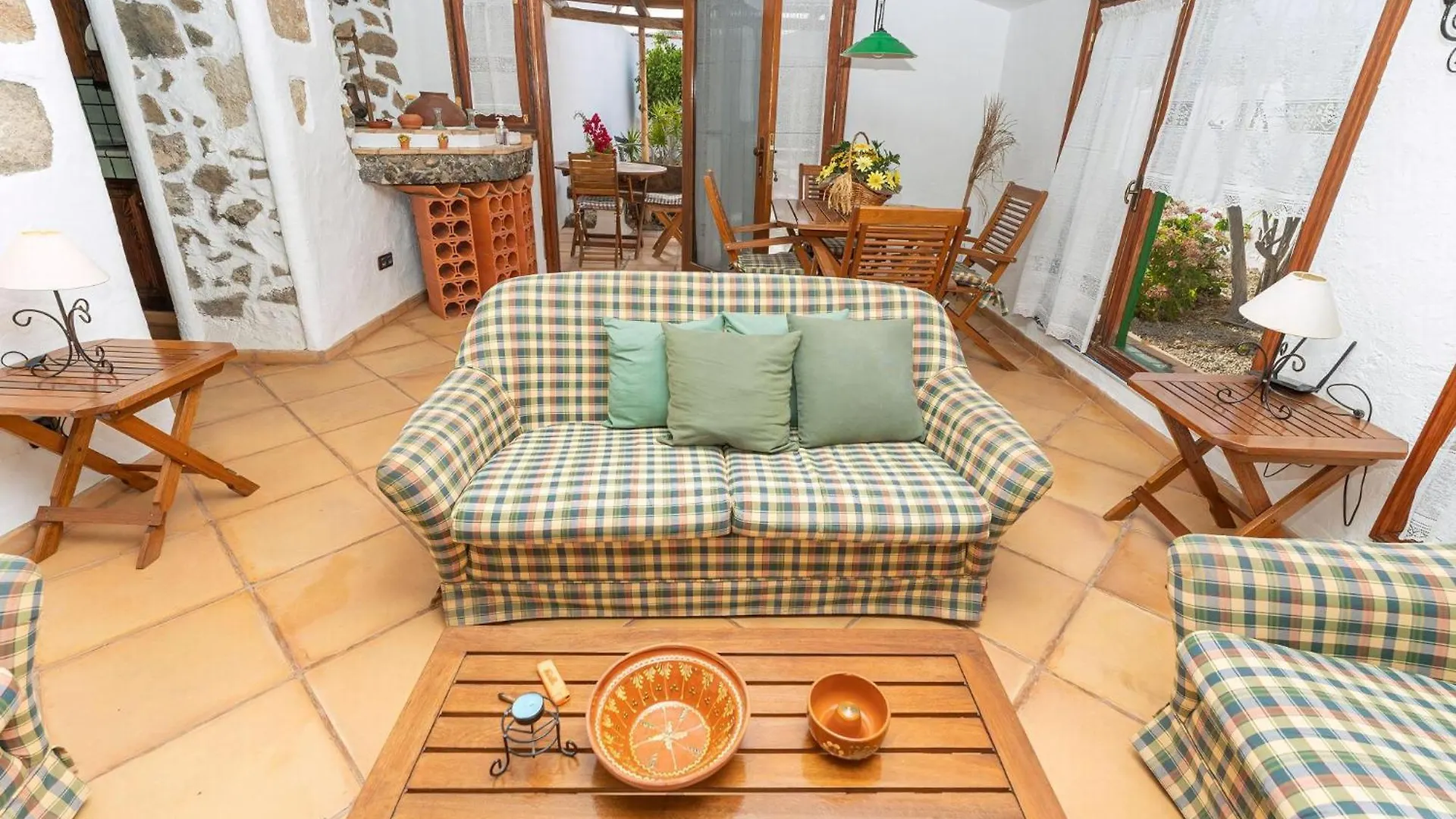 Geraeumiges Ferienhaus Casa Verde Fuer Zwei Personen Charco del Pino Holiday home